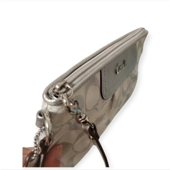 Coach White Monogram Canvas Large Wristlet Clutch Bag - Picture 3 of 14